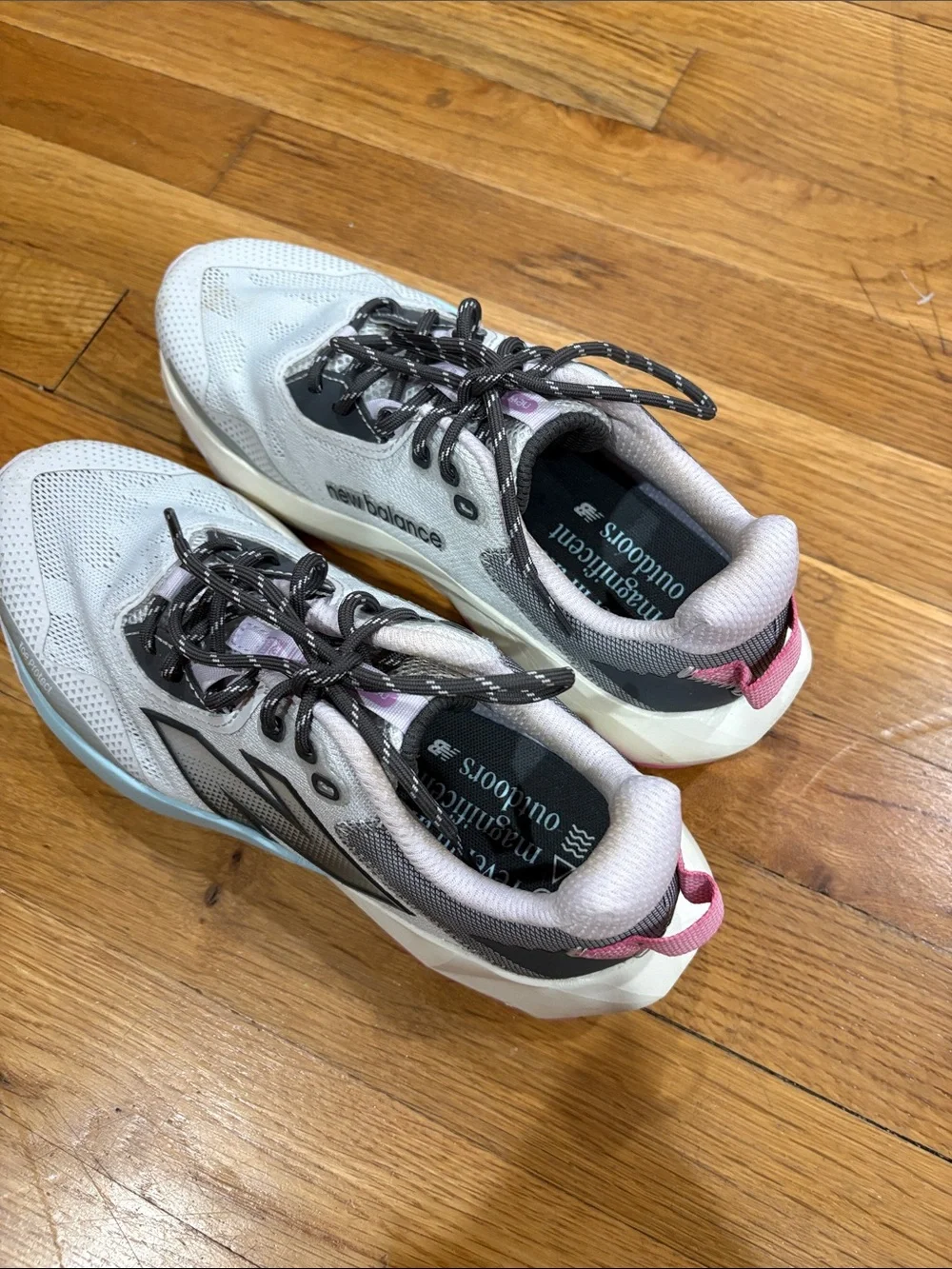 New Balance Women’s White & Pink Athletic Running Sneakers size 8